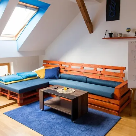 Old Town Apartment *