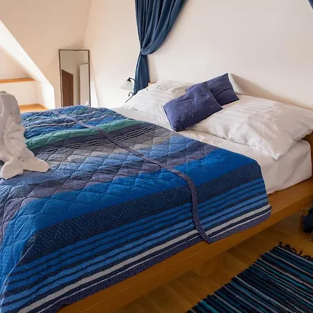 Old Town Apartment *